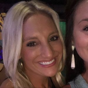 Meet your Posher, Whitney